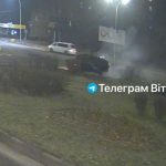 В Ужгороді, тікаючи від патрульних, водій зробив "подвійне сальто" у повітрі і влетів в кільце ФОТО