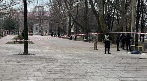 У центрі Запоріжжя чоловік застрелив жінку, дочекався поліції й застрелився сам ФОТО