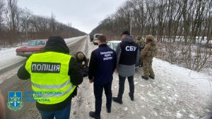 На Дніпропетровщині ділки пообіцяли ухилянту фіктивне батьківство над трьома дітьми для виїзду за кордон ФОТО