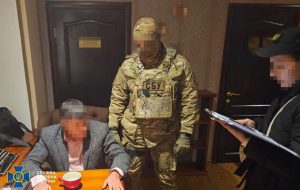 НАБУ та СБУ повідомили про викриття на отриманні хабаря заступника голови Запорізької облради ФОТО