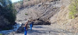 На Закарпатті стався зсув ґрунту: в області пошкоджені дороги державного значення ФОТО