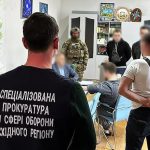 Мера Новомосковська та його секретаря піймали на хабарі: прокуратура розкрила деталі ФОТО