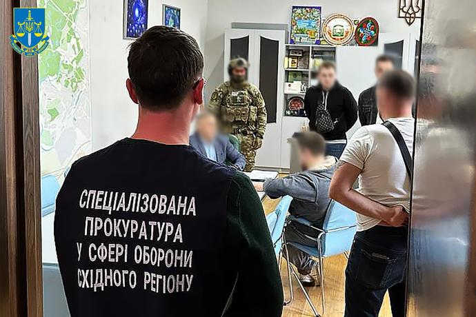 Мера Новомосковська та його секретаря піймали на хабарі: прокуратура розкрила деталі ФОТО