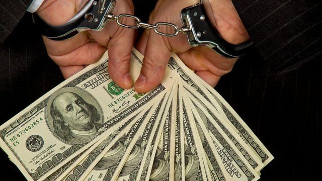 САП вимагає конфіскації активів київського посадовця: елітні авто та тисячі доларів 1 САП вимагає конфіскації активів київського посадовця: елітні авто та тисячі доларів ФОТО